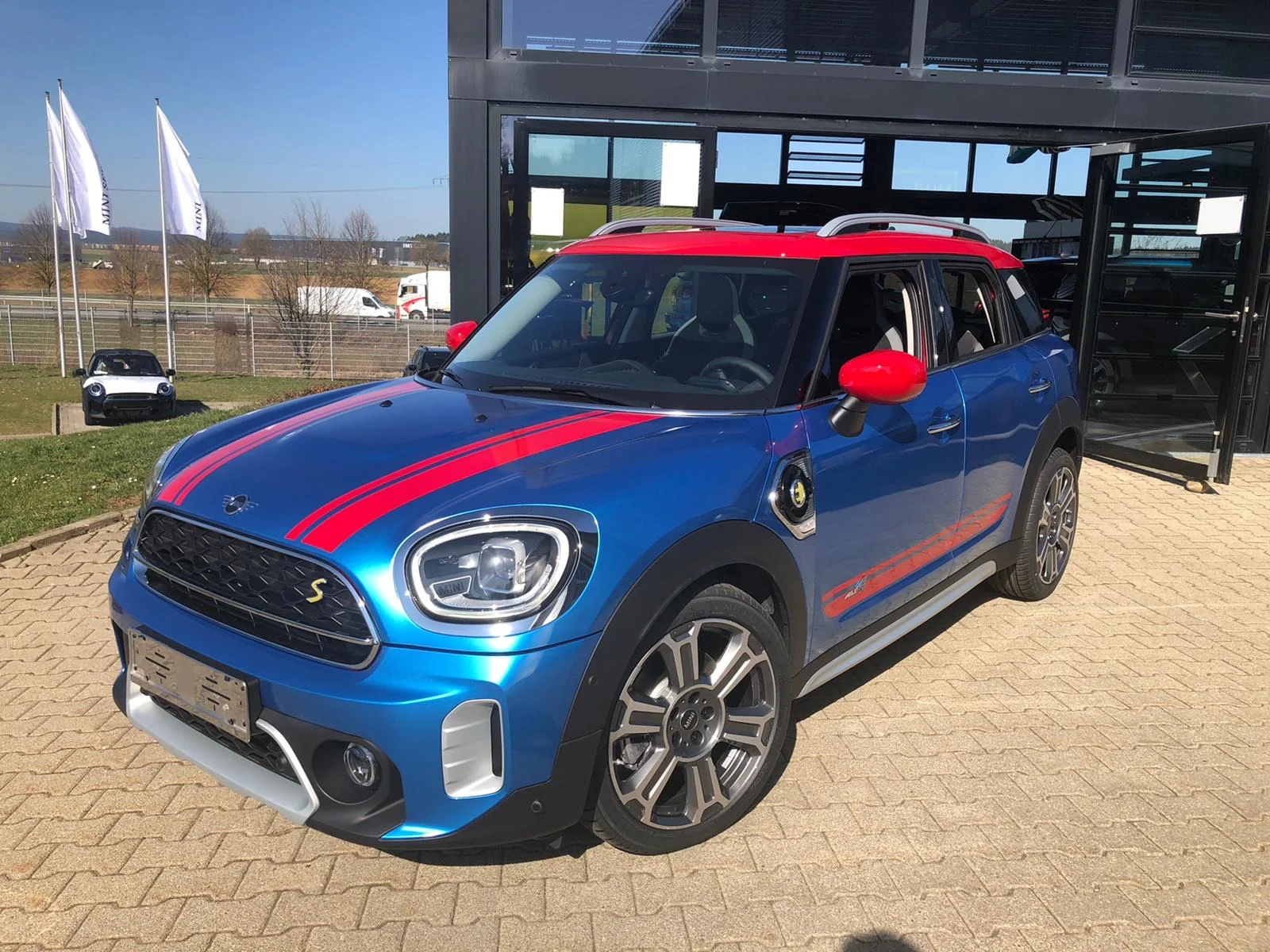 MINI Countryman – red rally stripes