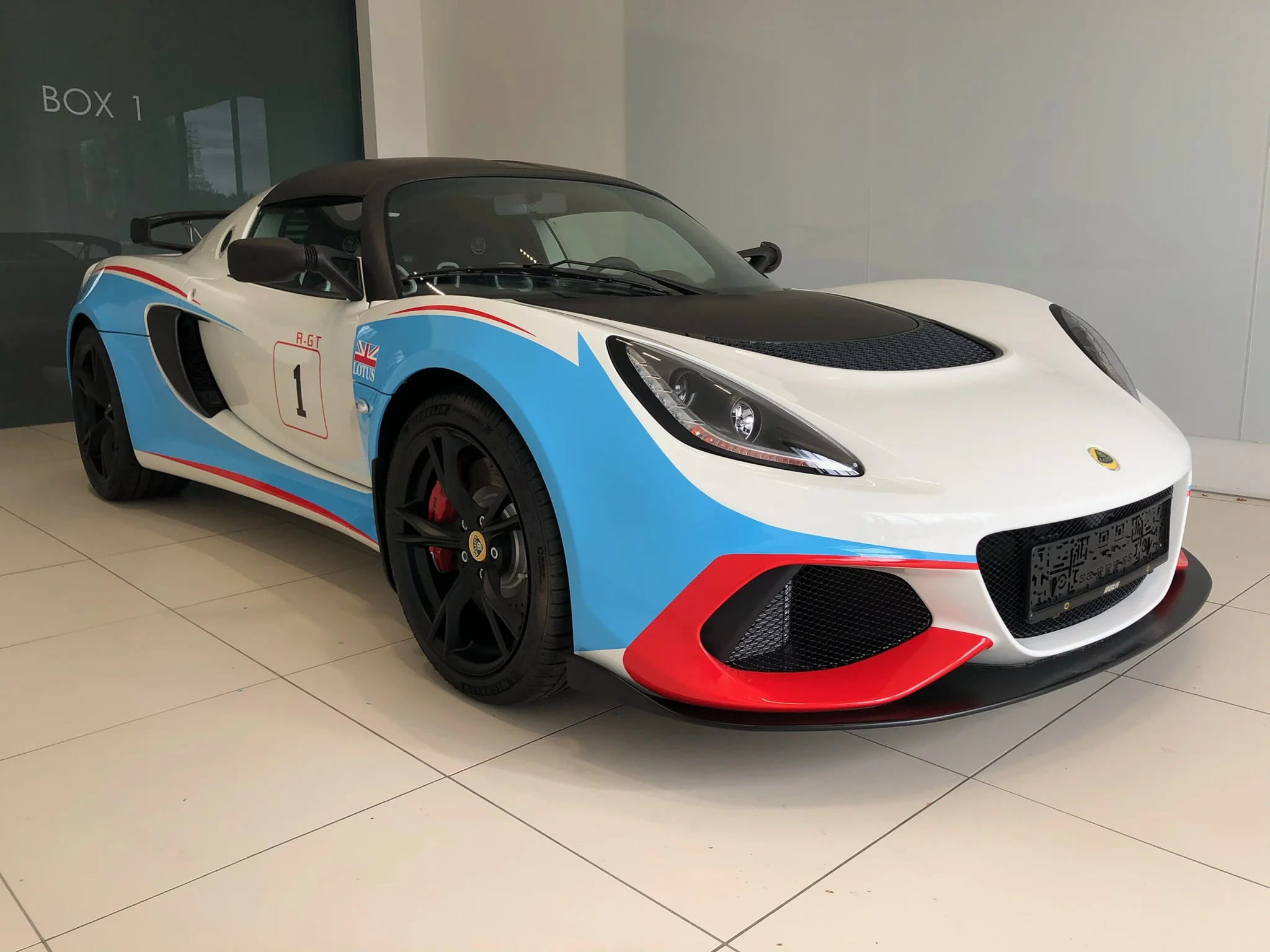 Lotus Exige – Racing-Design Hellblau/Rot – Foto 3