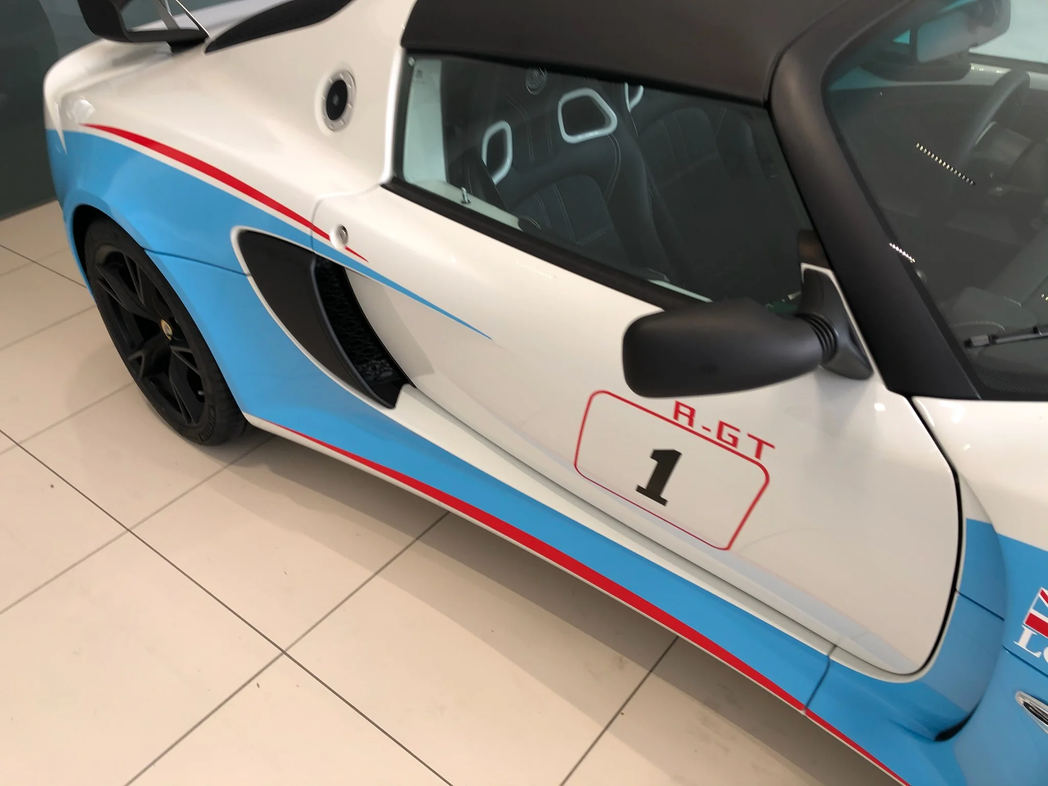 Lotus Exige – Racing-Design Hellblau/Rot – Foto 5