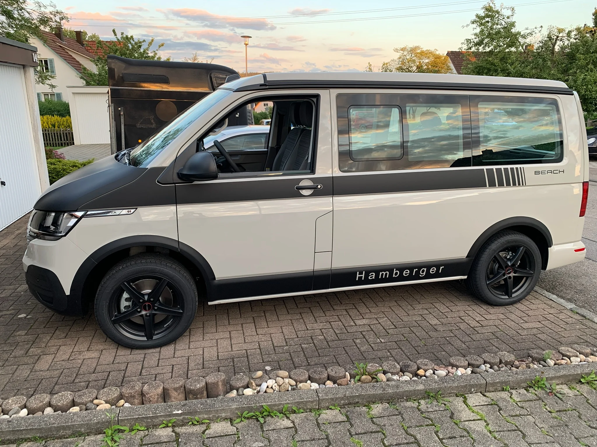 VW T6.1 California – Haube und Streifen anthrazit – Foto 2