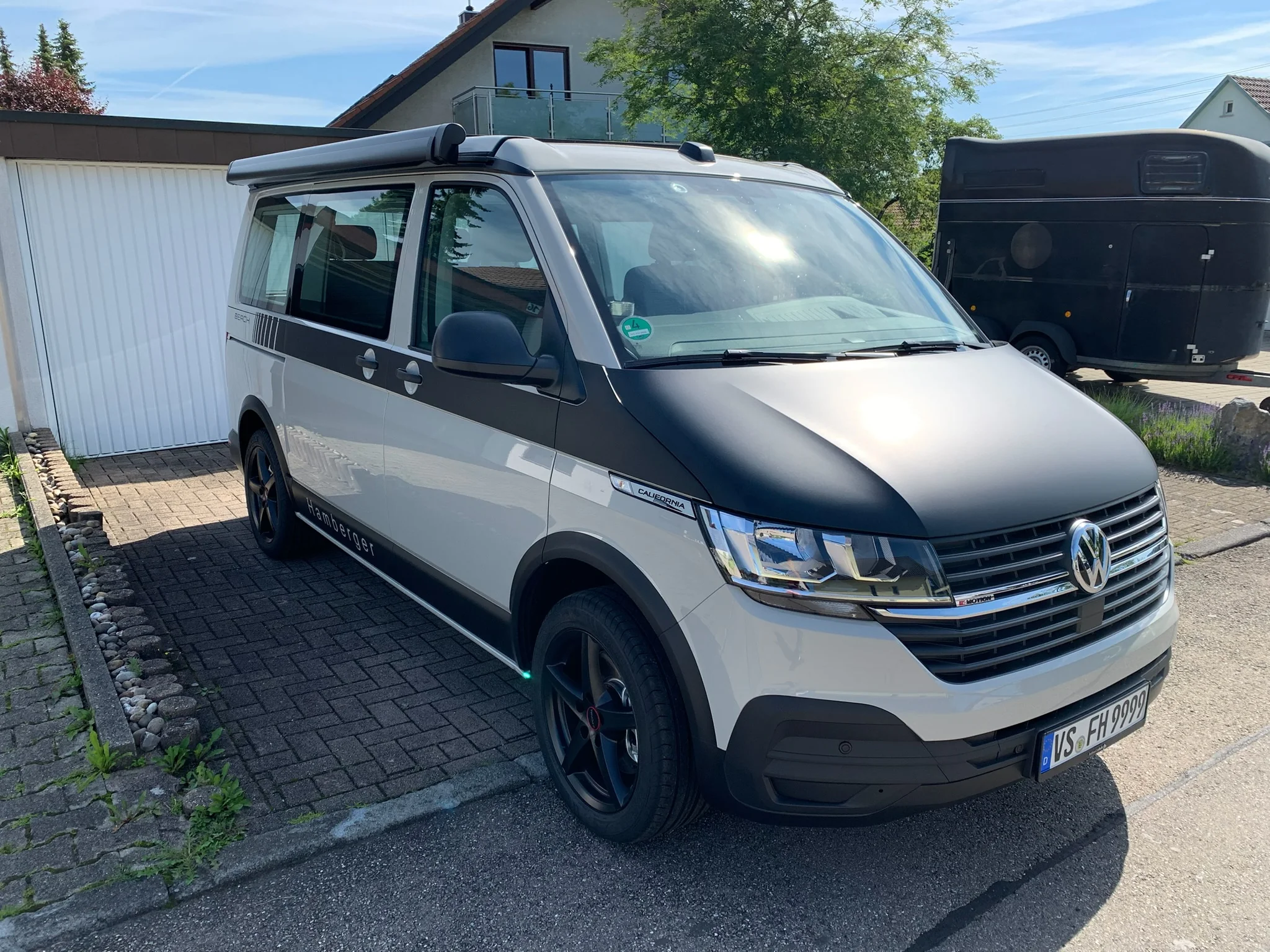 VW T6.1 California – Haube und Streifen anthrazit – Foto 6