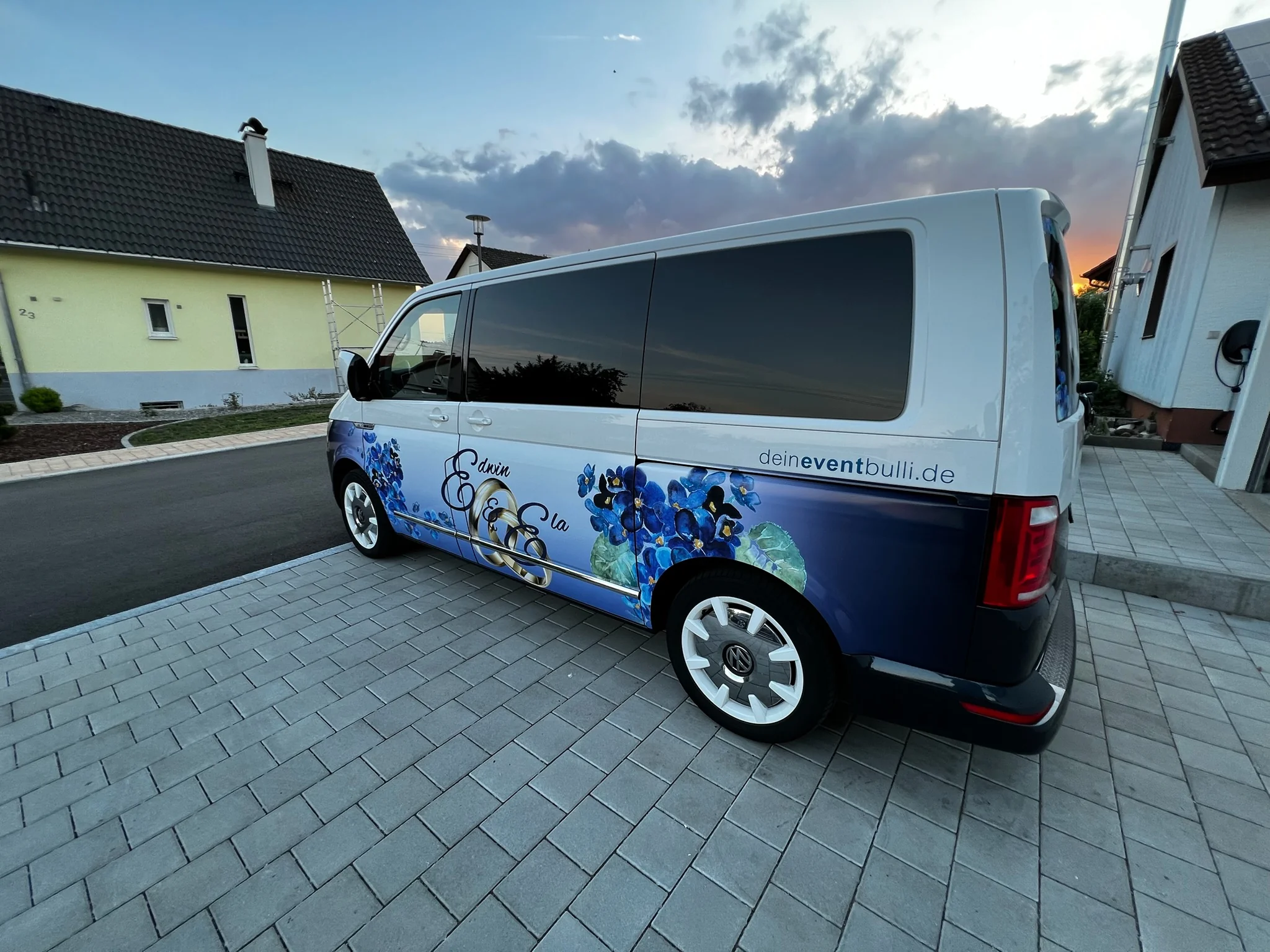 VW T6 Multivan – Hochzeitsdesign im Digitaldruck – Foto 11