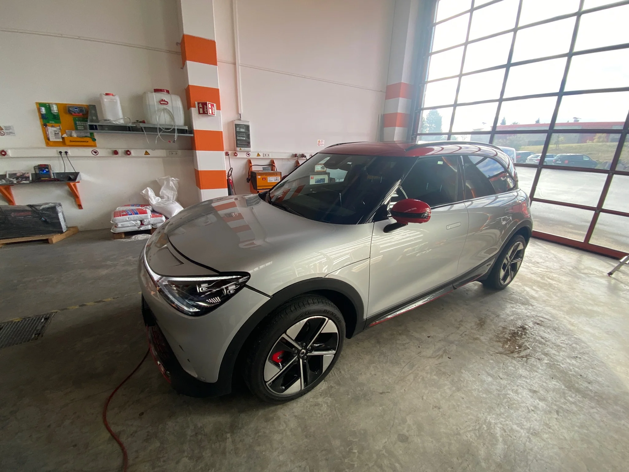 smart #1 – Vollfolierung Gelb, Dach Weiß – Foto 1