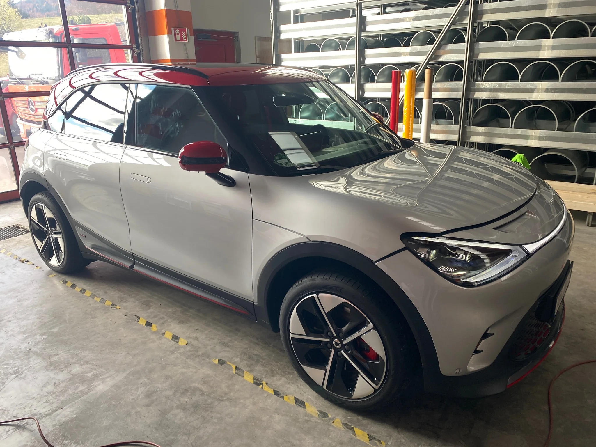 smart #1 – Vollfolierung Gelb, Dach Weiß – Foto 3