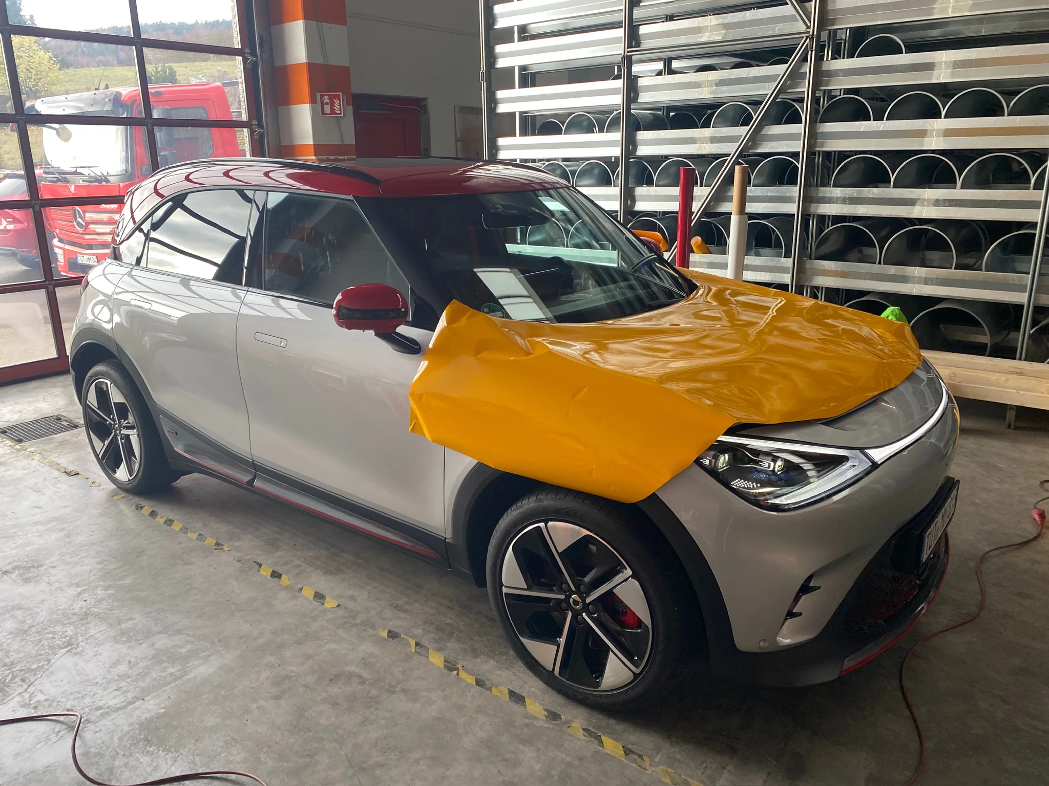 smart #1 – Vollfolierung Gelb, Dach Weiß – Foto 4