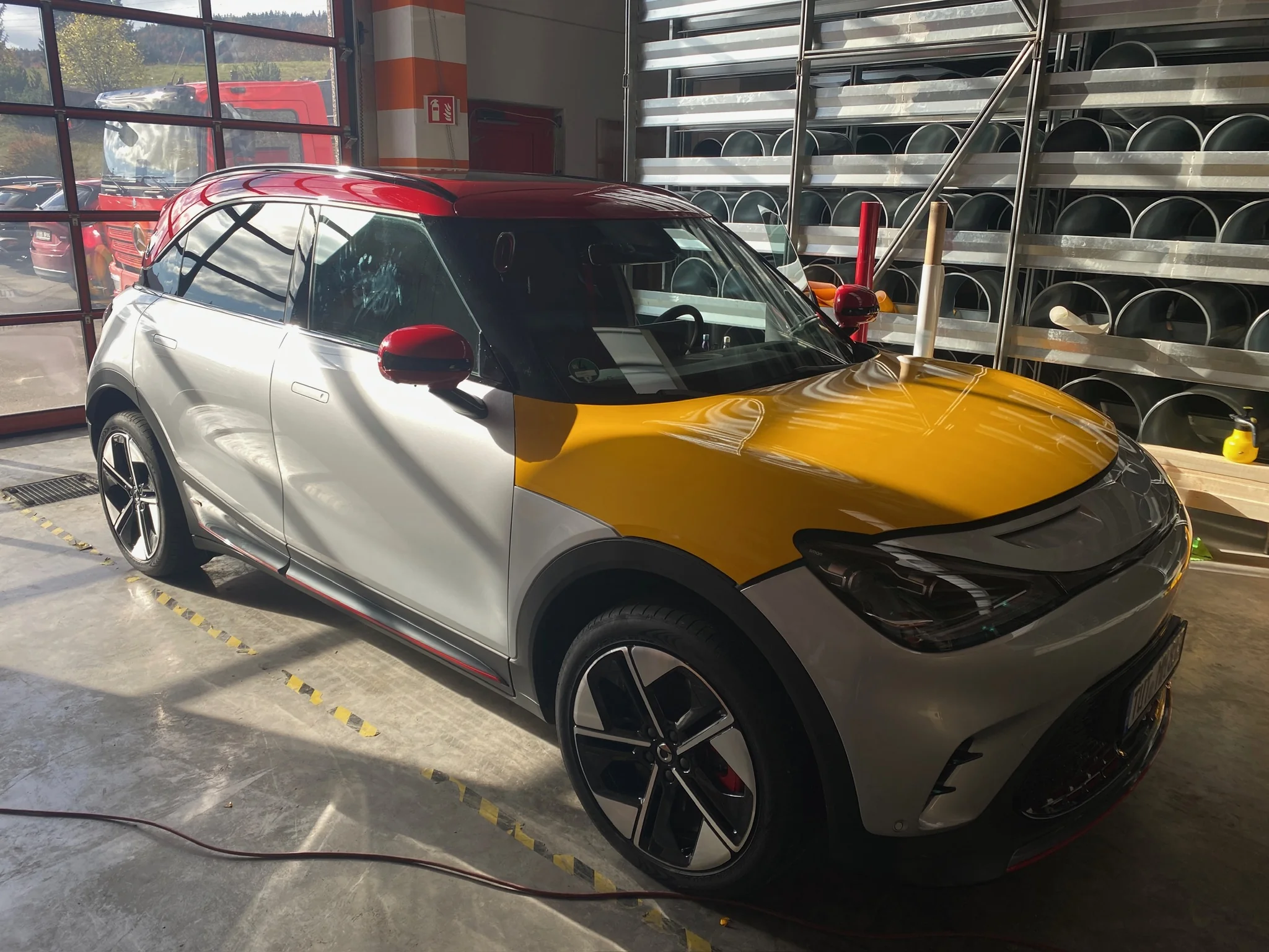 smart #1 – Vollfolierung Gelb, Dach Weiß – Foto 5