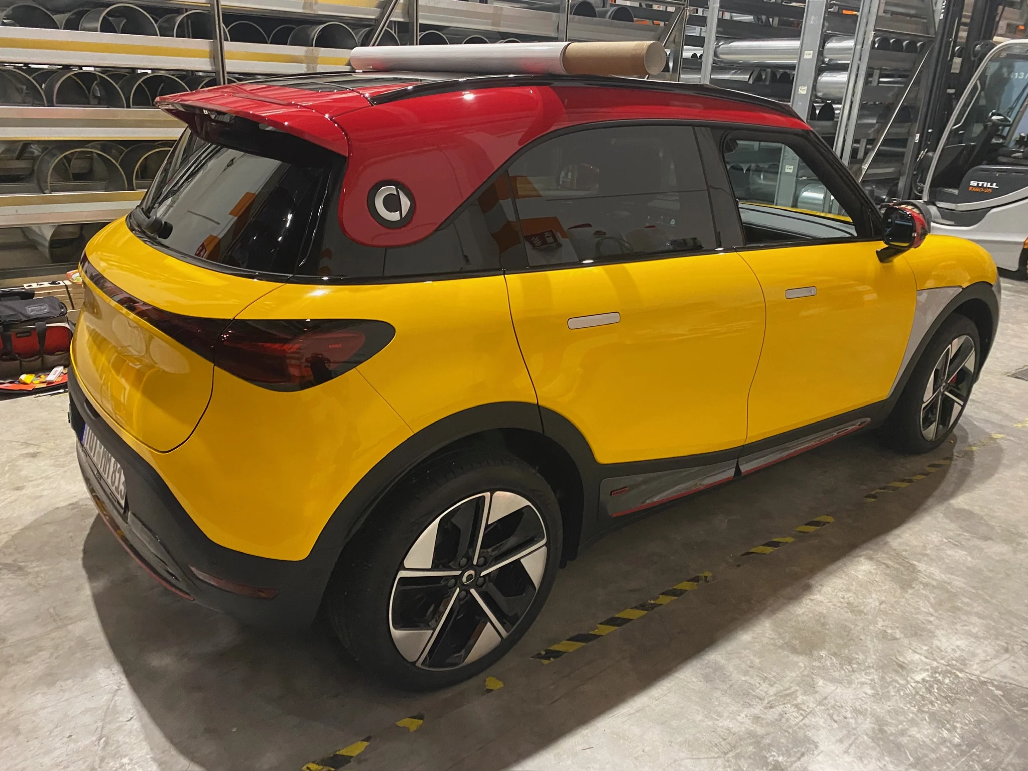 smart #1 – Vollfolierung Gelb, Dach Weiß – Foto 8