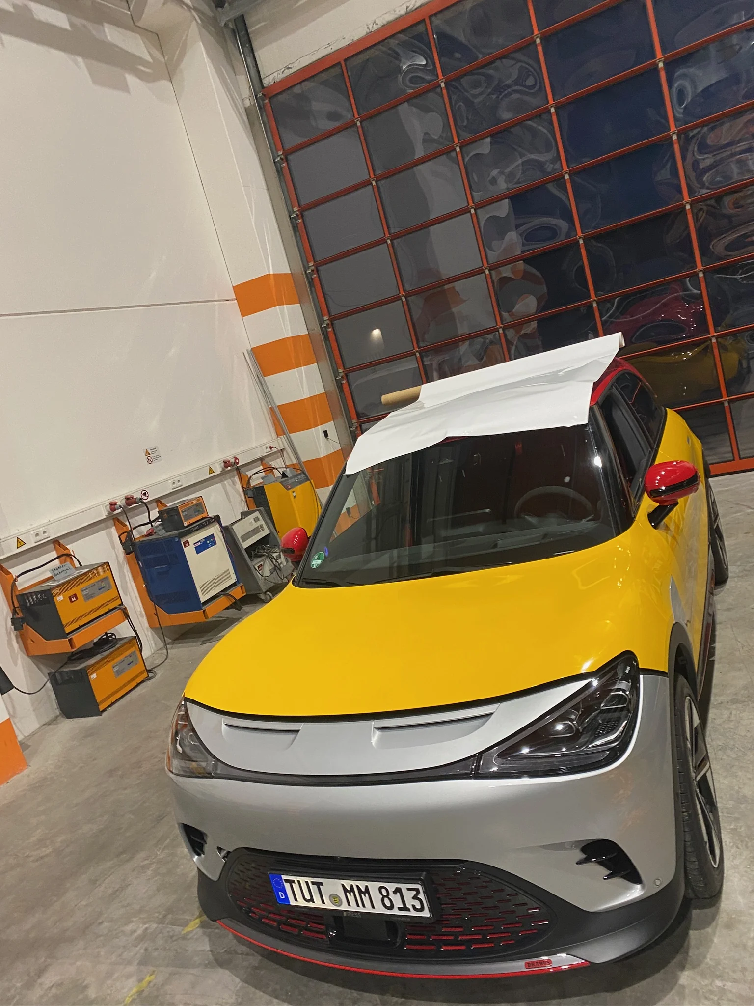 smart #1 – Vollfolierung Gelb, Dach Weiß – Foto 11