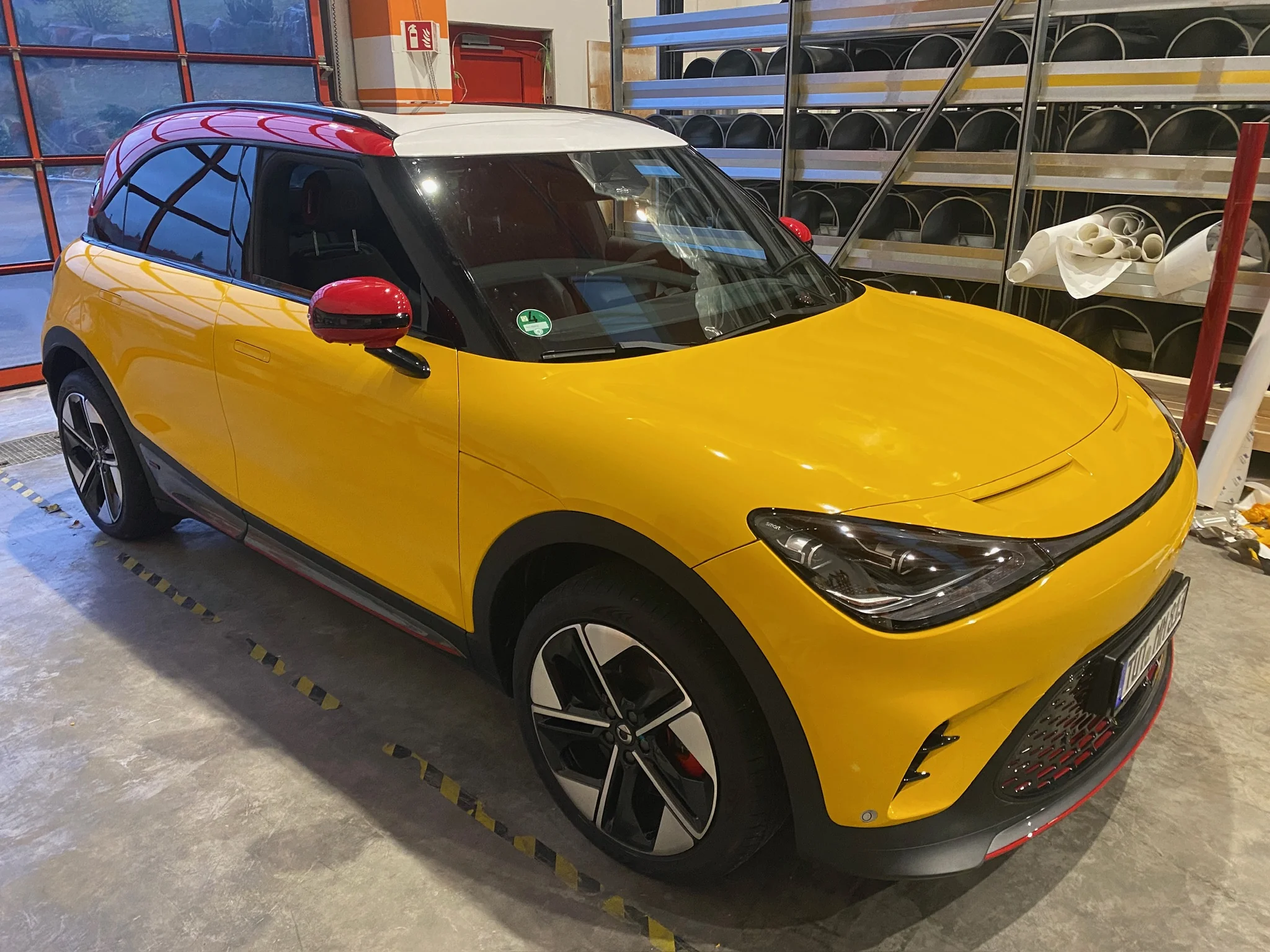 smart #1 – Vollfolierung Gelb, Dach Weiß – Foto 12