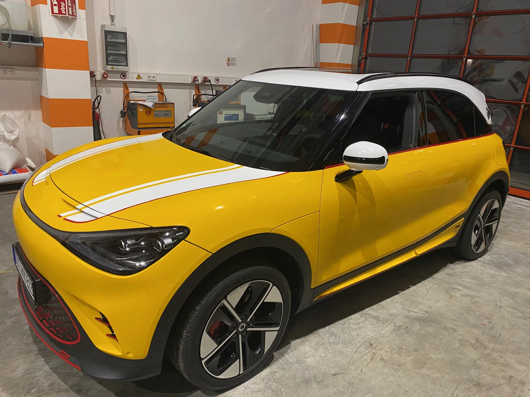 smart #1 – Vollfolierung Gelb, Dach Weiß – Foto 16