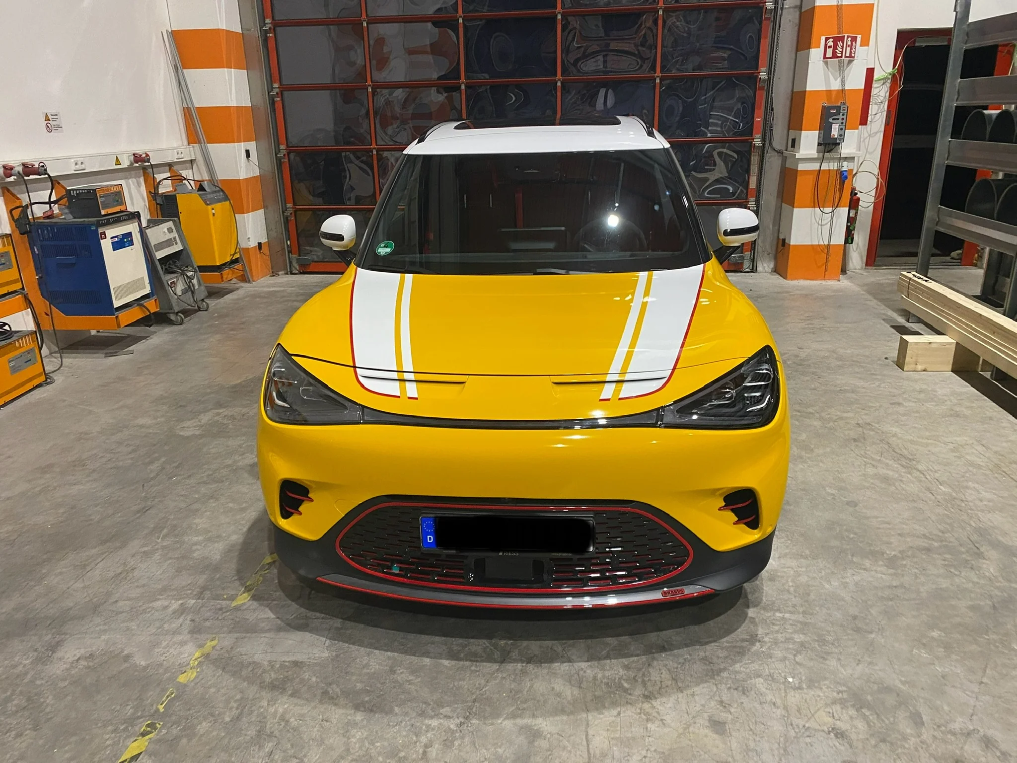 smart #1 – Vollfolierung Gelb, Dach Weiß – Foto 17
