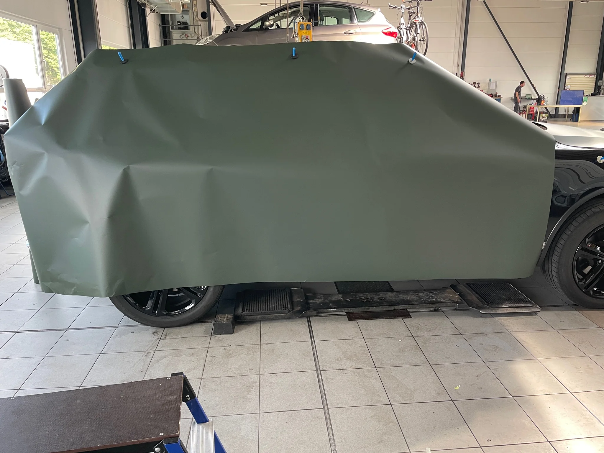 VW Touareg – Vollfolierung Grün matt – Foto 4